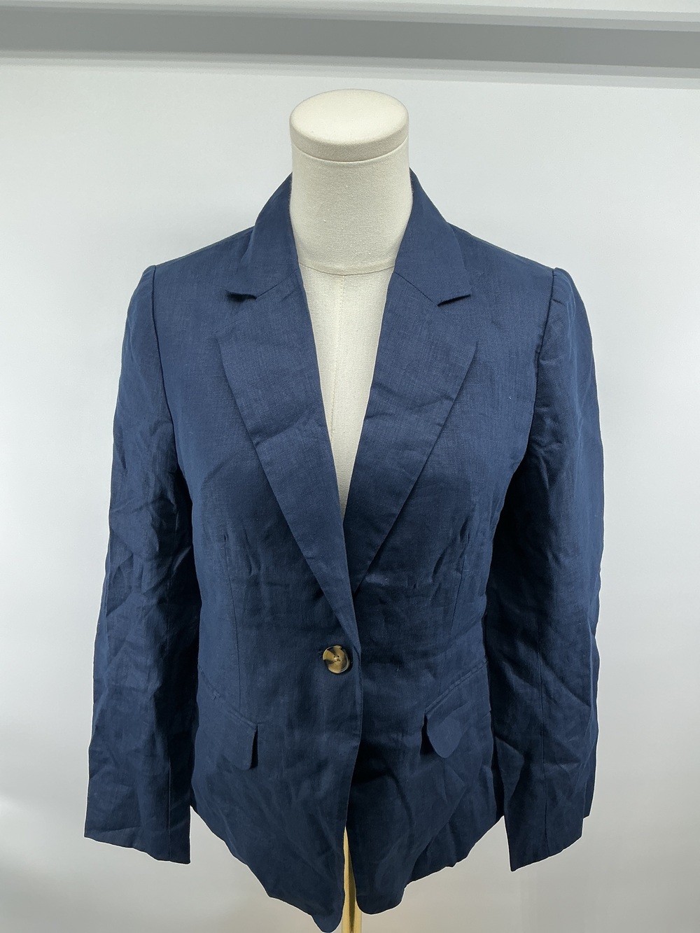 100% European Linen Structured Blazer